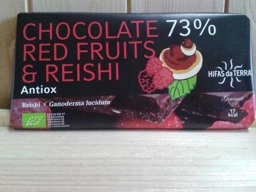 Chocolate de frutos rojos y seta reishi al 73% de cacao