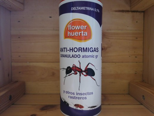 Insecticida granulado antihormigas y otros insectos de suelo rastreros