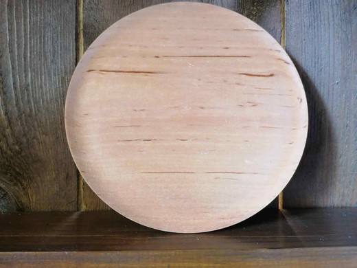 Placa de madeira com 16 cm de diâmetro e borda fina