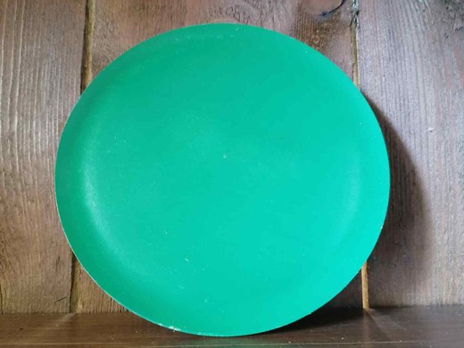 Plato en color verde de madera y 16 cm de diámetro