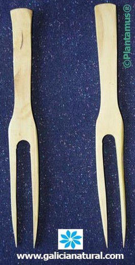 Tenedor trinchante hecho a mano con madera de boj (buxo)