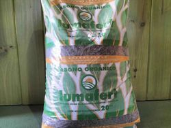 Fumier de granulés, compost organique, engrais naturel.