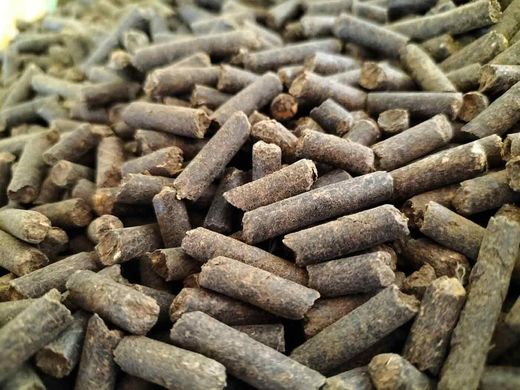 Fumier de granulés, compost organique, engrais naturel.