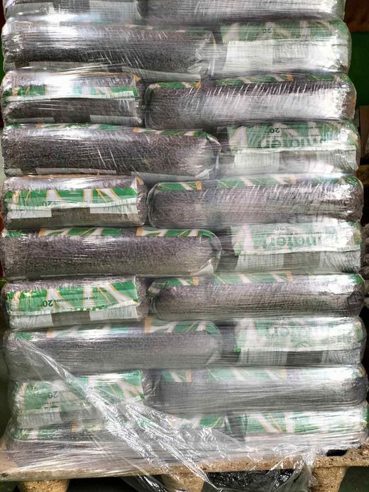 Fumier de granulés, compost organique, engrais naturel.