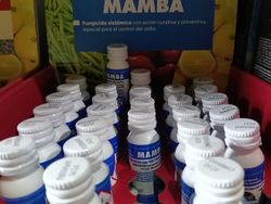 Fungicida Mamba para em árvores de fruto, triagem, manchas, oídio, ferrugem