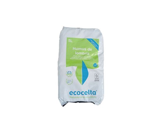 Humus de lombriz Ecocelta en sustrato ecológico.