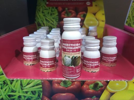 Insecticide polyvalent, pour les chenilles, les aleurodes, les pucerons, etc.
